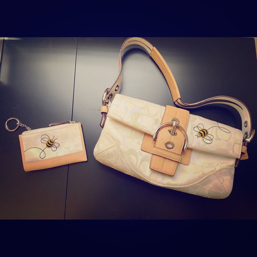 ❌SOLD❌Authentic Coach Bee purse w/cardholder
